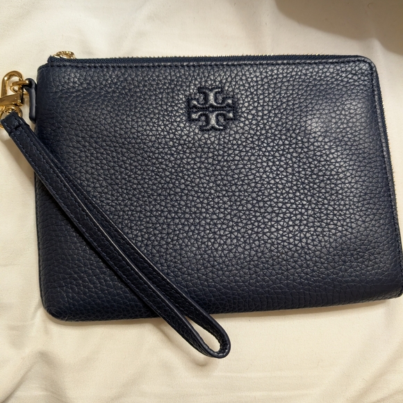 Tory Burch Handbags - Tory Burch Navy Leather Wristlet